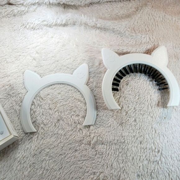 NWOT PAWSM Interior Cat Door with Removable Brush. - Picture 2 of 13